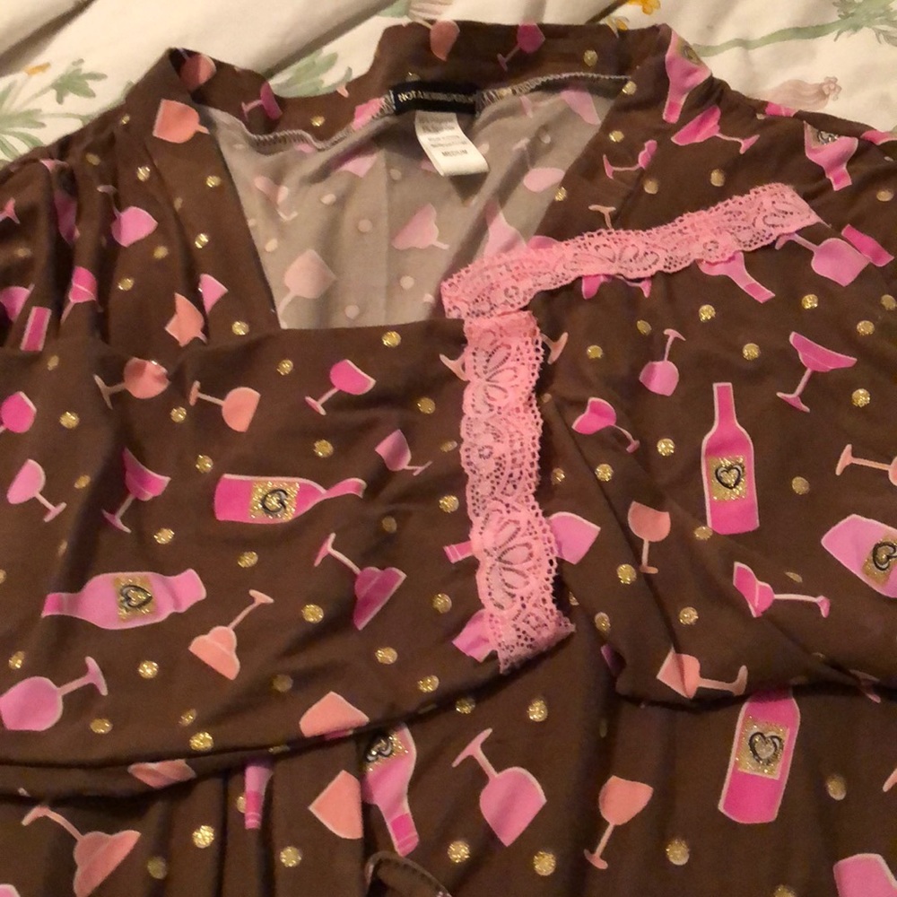 Robes - Picture 2 of 8